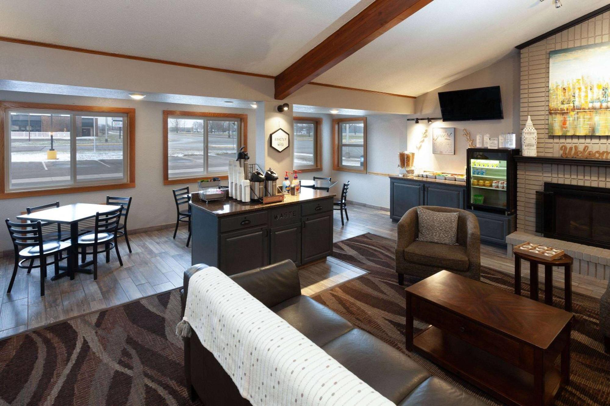 Americinn By Wyndham New Richmond Bagian luar foto